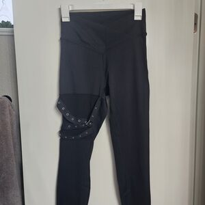 HALARA DayStretch High Waisted Crossover Contrast Mesh Decorative Buckle